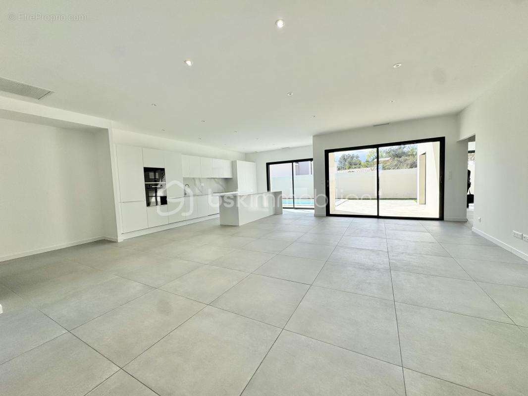Villa contemporaine T4 de plain-pied 120m2 ,garage et piscine - photo 2