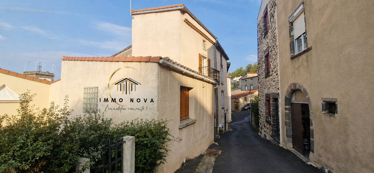 Maison à VEYRE-MONTON