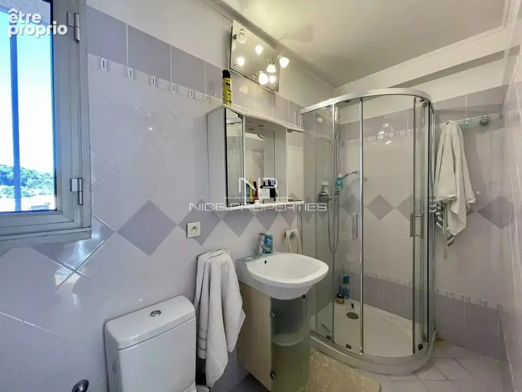 Villa avec piscine dans un quartier résidentiel - photo 12