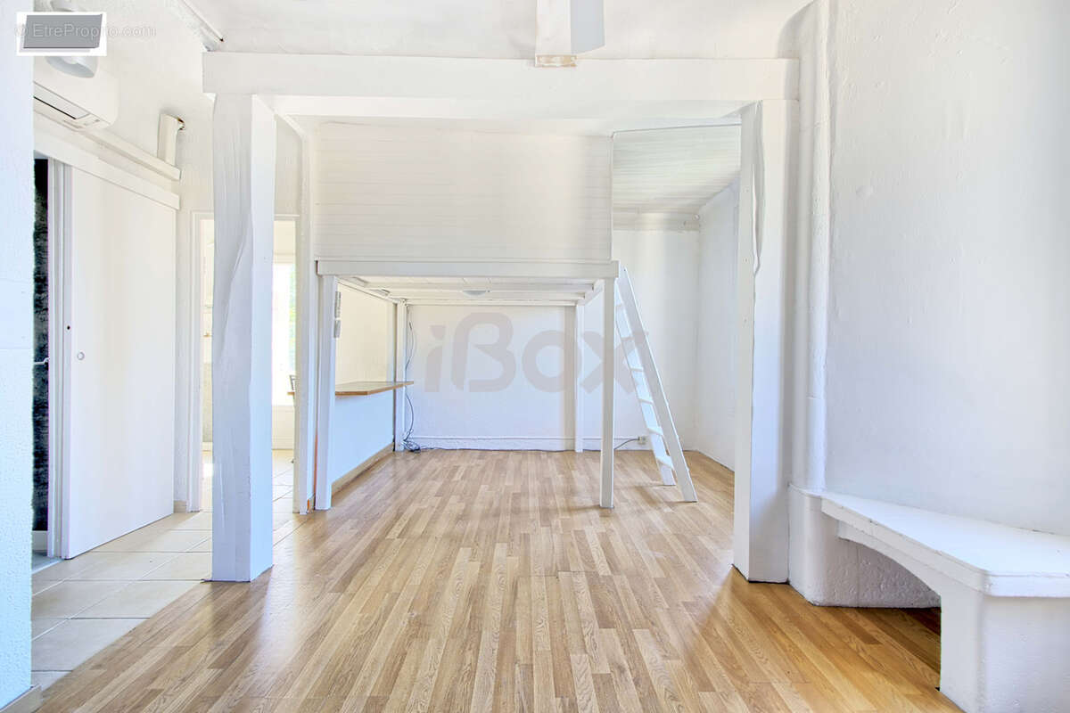 Toulon - claret /  valbourdin - studio de 31 m2 en dernier etage - photo 2