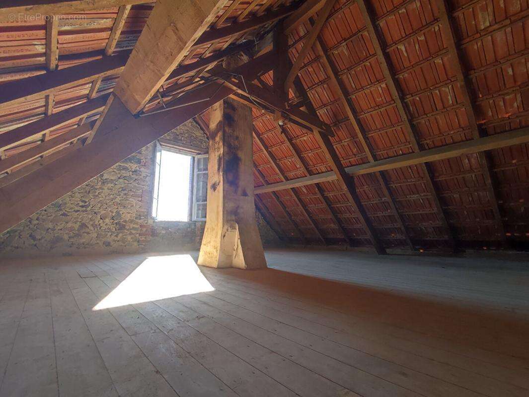 Maison à MEZIERES-SUR-ISSOIRE