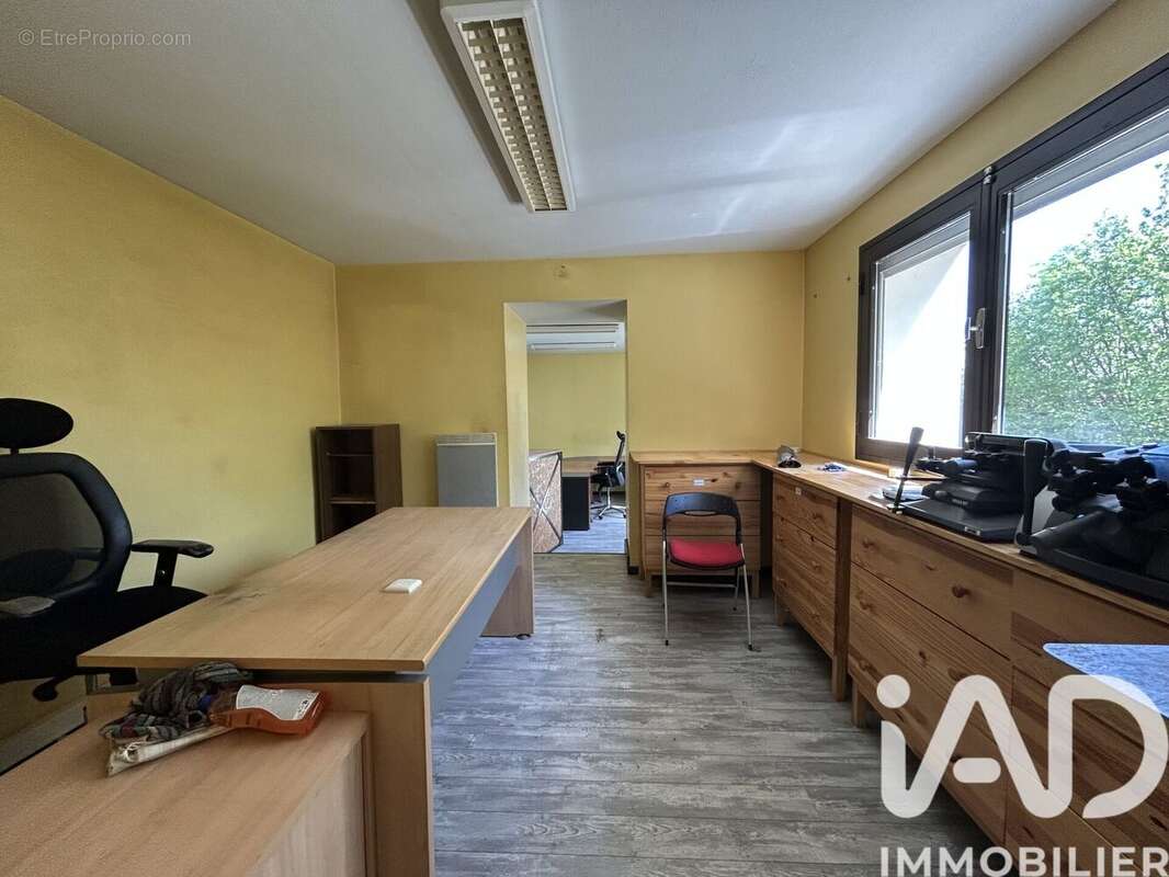 Appartement 400 m² à Le Creusot  - photo 3