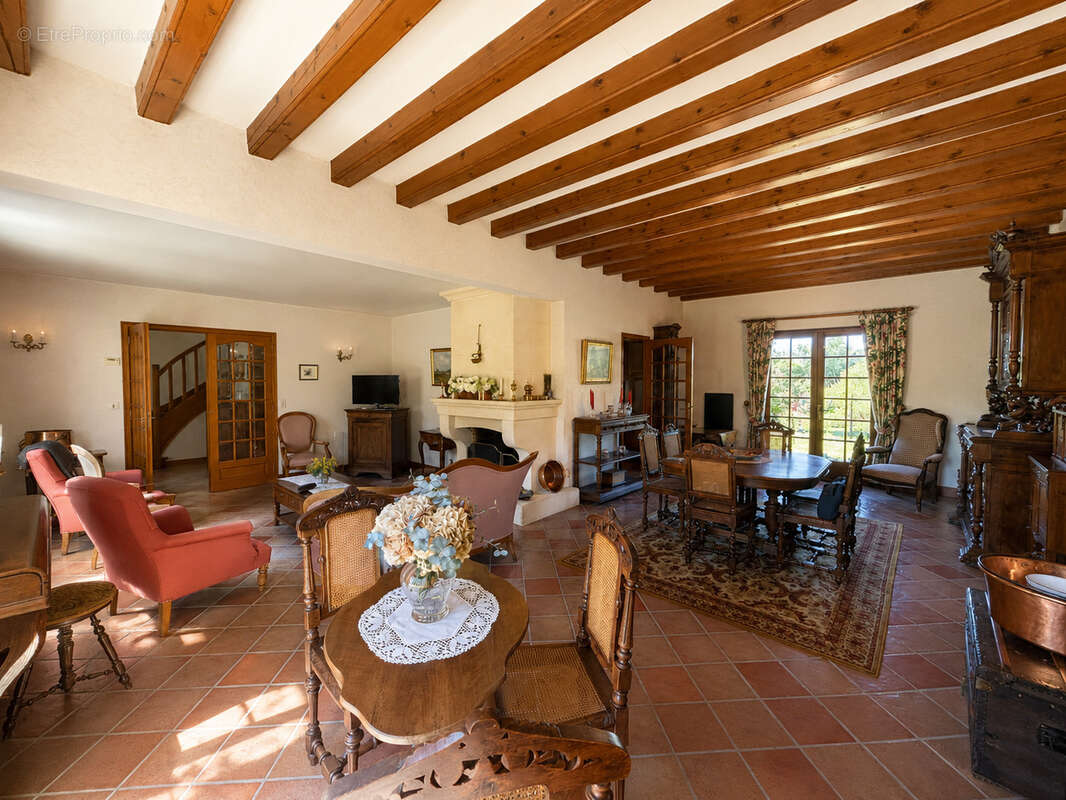 Maison à vendre   Grand terrain, 5 chambres, sous-sol intégral ! - photo 4
