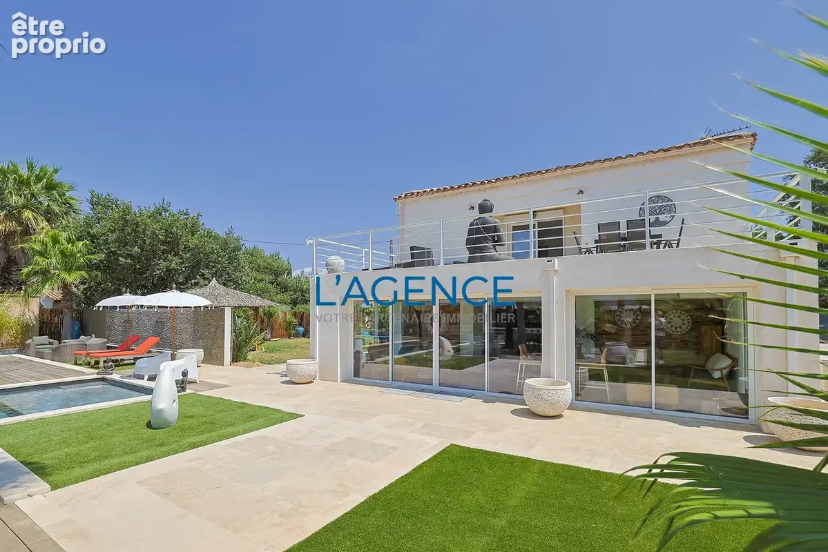 La Crau au Goys Fourniers, belle propriété de 204 m2 sur 1803 m2 de terrain avec piscine. - photo 7