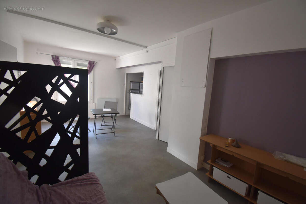 DSC_0022 - Commerce à L&#039;ISLE-D&#039;ESPAGNAC