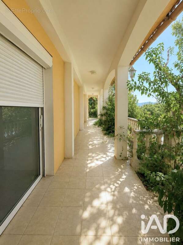 Maison 135 m² à Cogolin  - photo 8