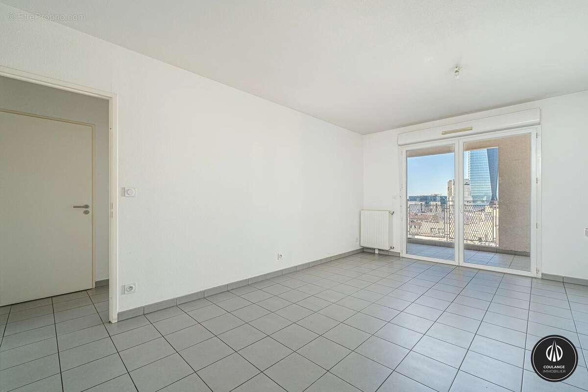 Appartement à MARSEILLE-3E