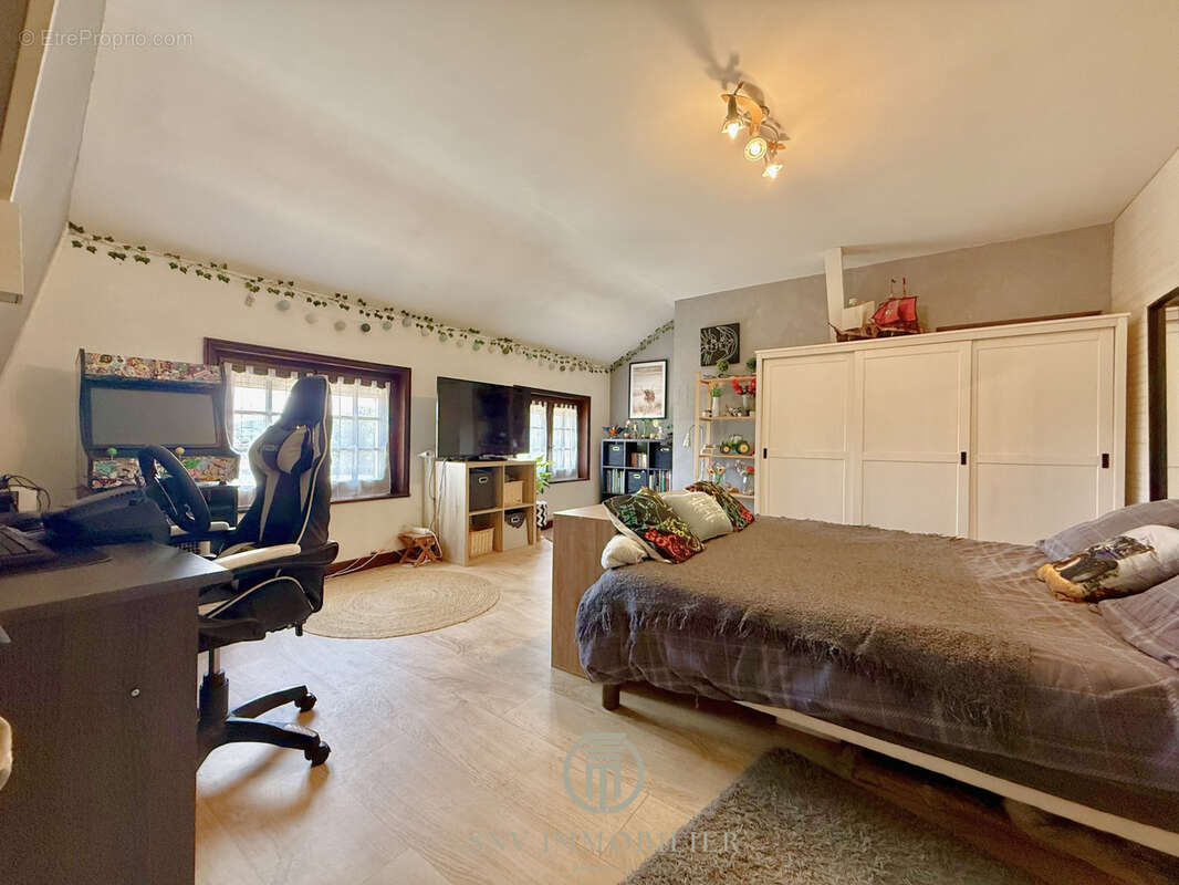Propriété familiale • 8 chambres • plus d’1 hectare • dépendances - photo 10