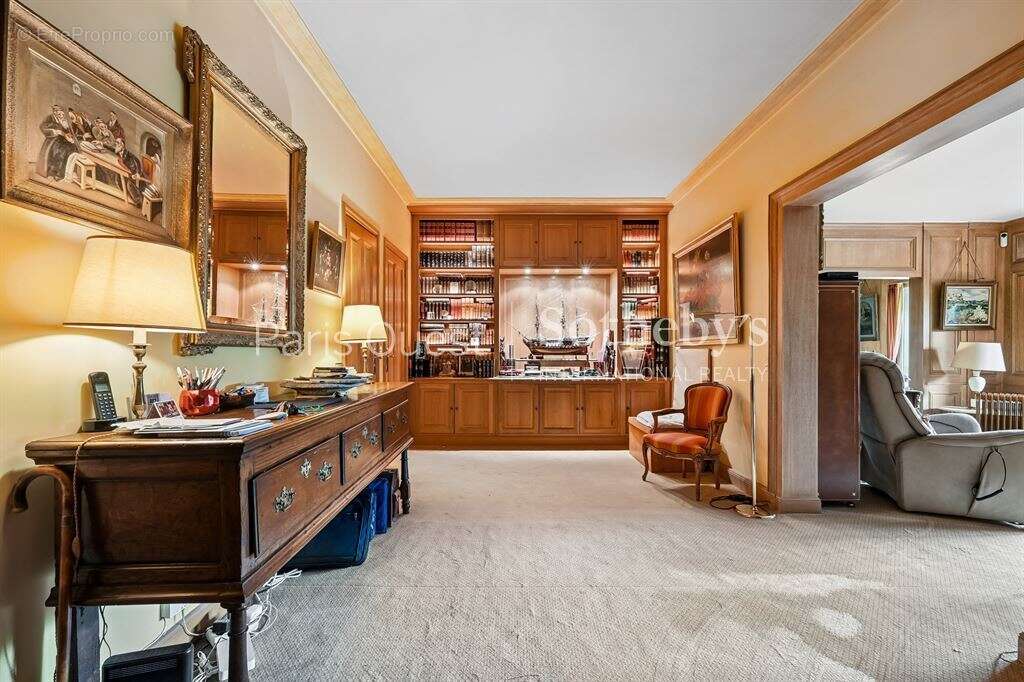 Appartement à NEUILLY-SUR-SEINE