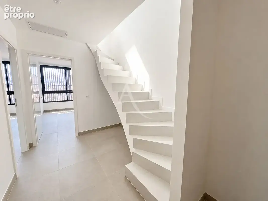 Triplex à proximité immédiate de Cannes Banane, des commerces et des plages - photo 5