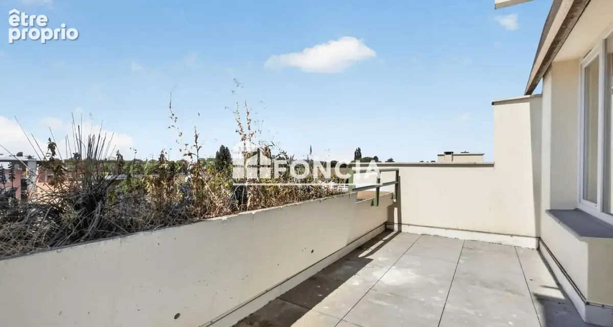 Opportunité : appartement T3 rénové avec balcon et parking, avenue Carnot à Trappes, aux portes de la gare - photo 2