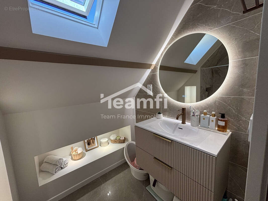 Maison à SAINT-JEAN-DE-BRAYE