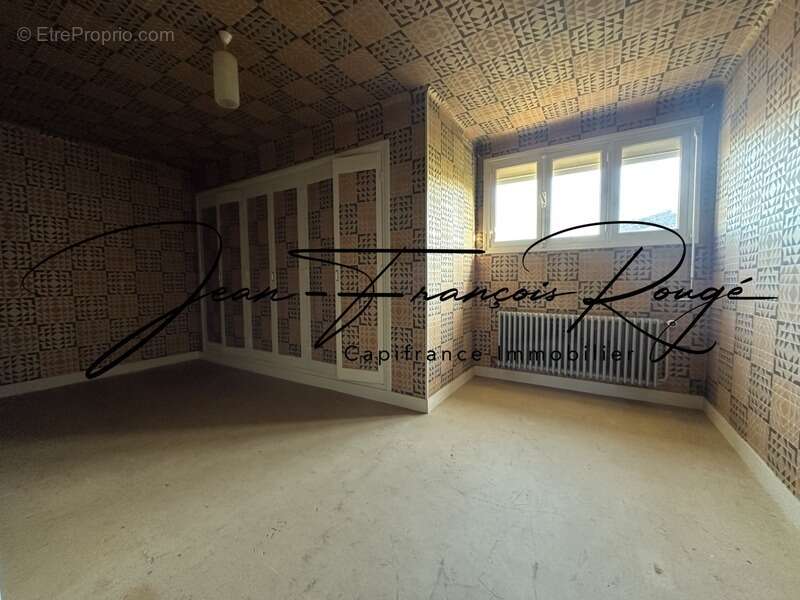 Maison à CONDE-SUR-VIRE