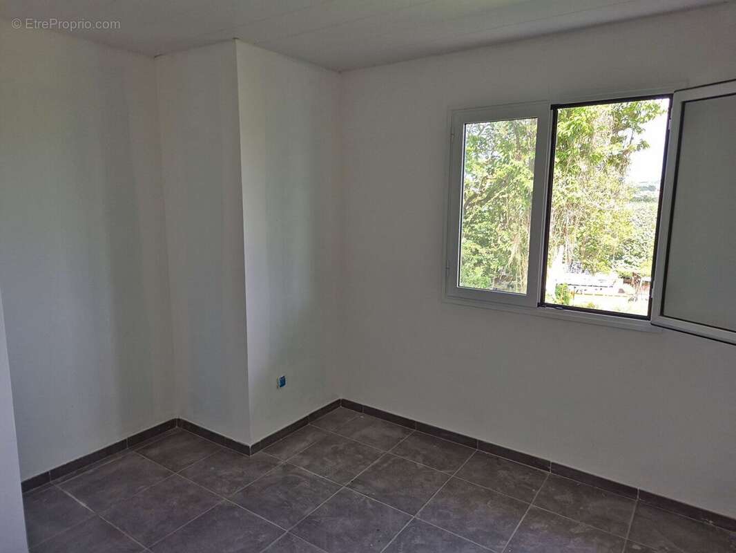 A vendre : Maison neuve 4 pièce(s) au Lamentin - photo 4