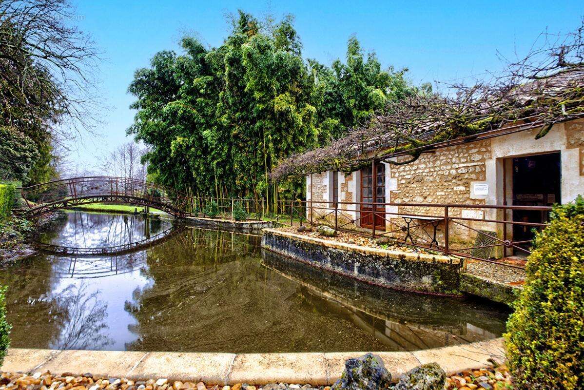 À vendre  Moulin classé du XVI siècle avec chambres d'hôtes et gîte en Charente-Maritime - photo 9