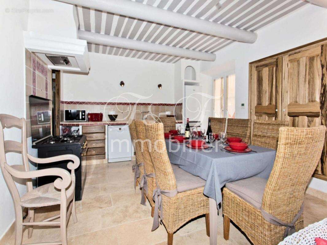 Maison à ROUSSILLON