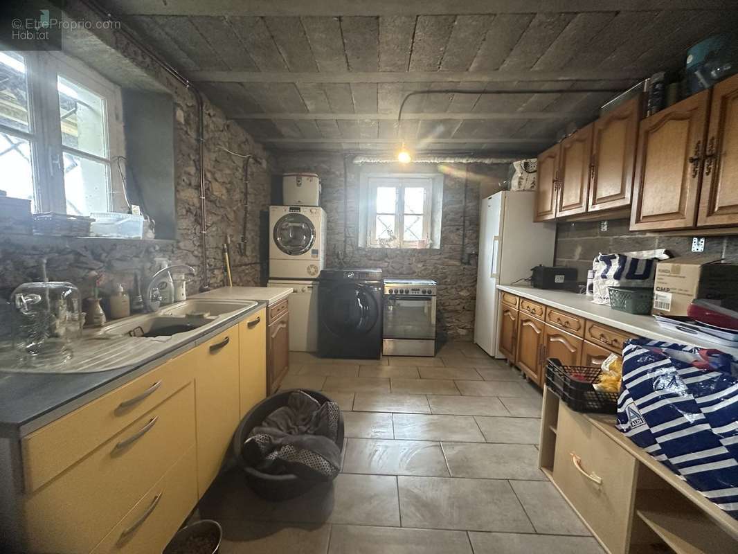 Maison à SAINT-SANTIN-DE-MAURS