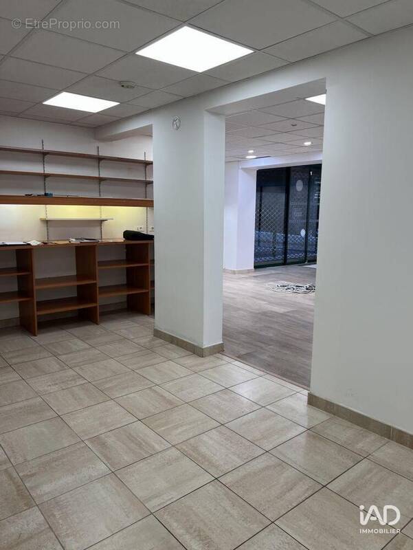 Photo 1 - Commerce à FLEURY