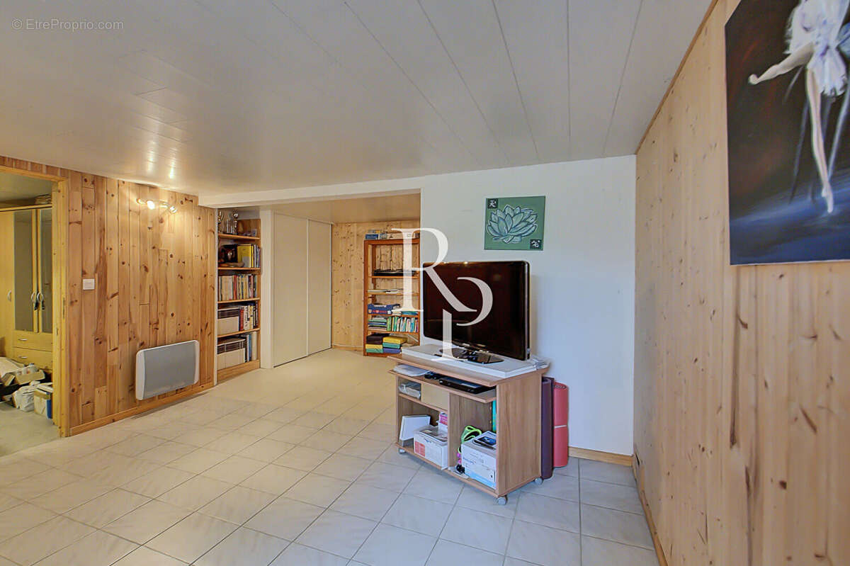 Maison à GREZIEU-LA-VARENNE