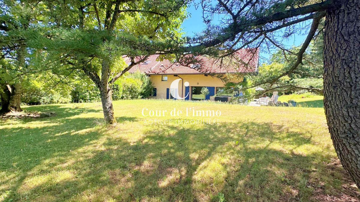 FEIGÈRES   Corps de ferme du XVIIIe siècle rénové   À 3 min de Genève A VENDRE - photo 17