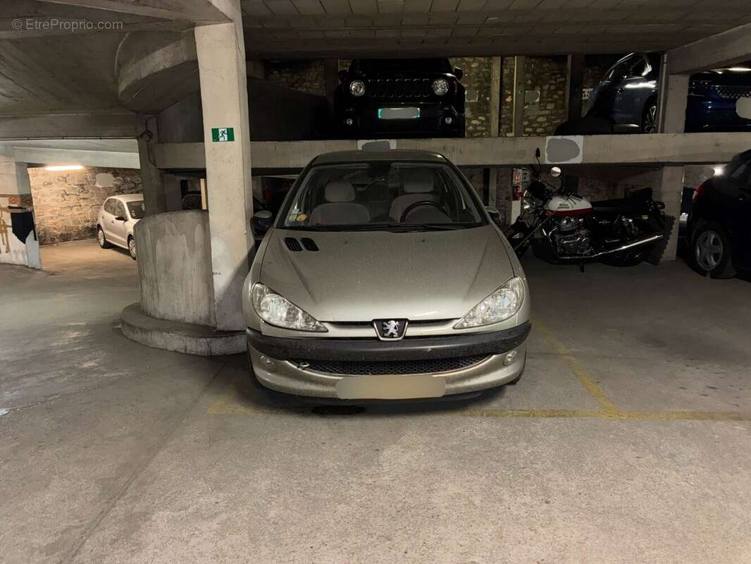 Parking à PARIS-11E