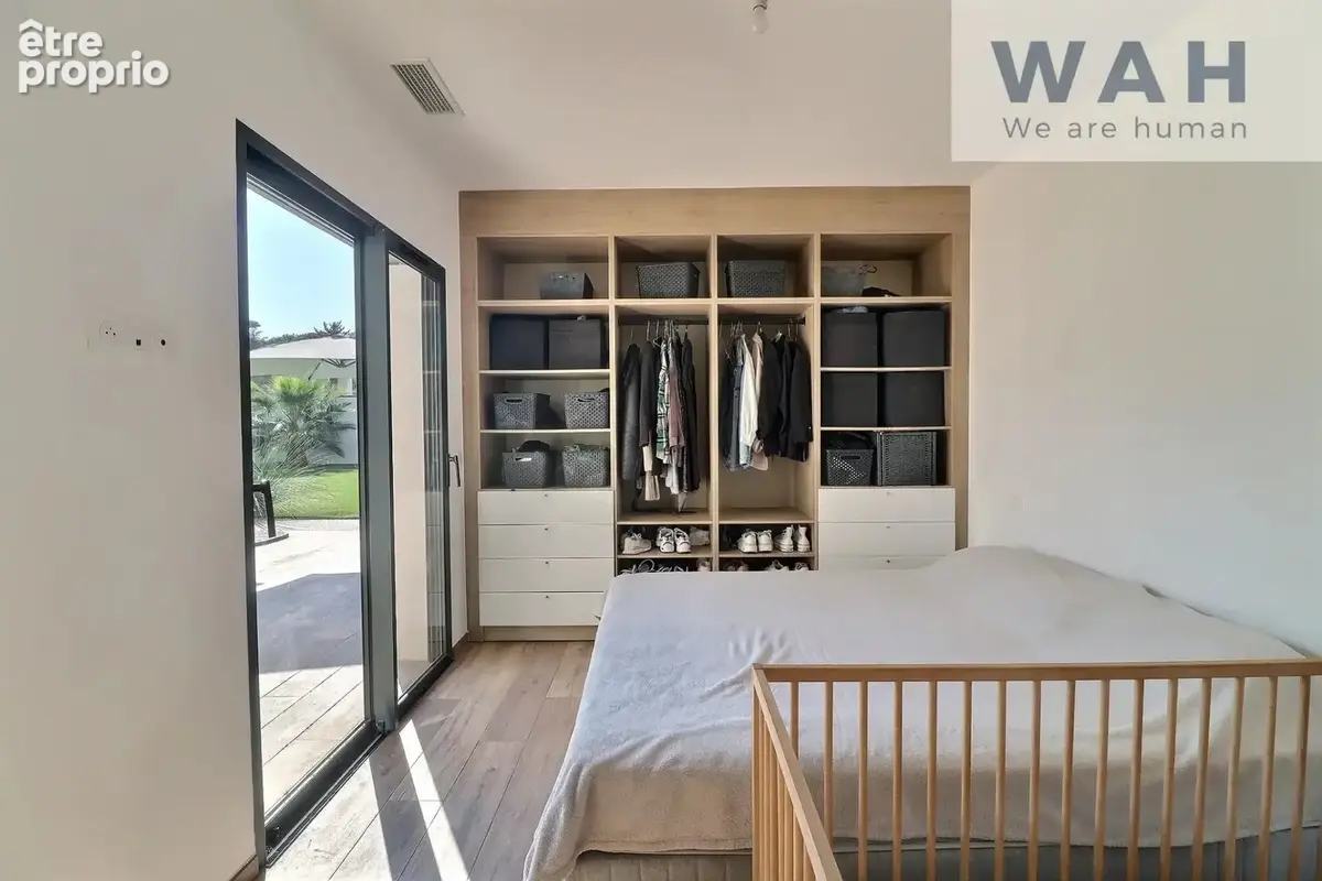 Villa contemporaine récente avec piscine, 5 chambres et jard - photo 11