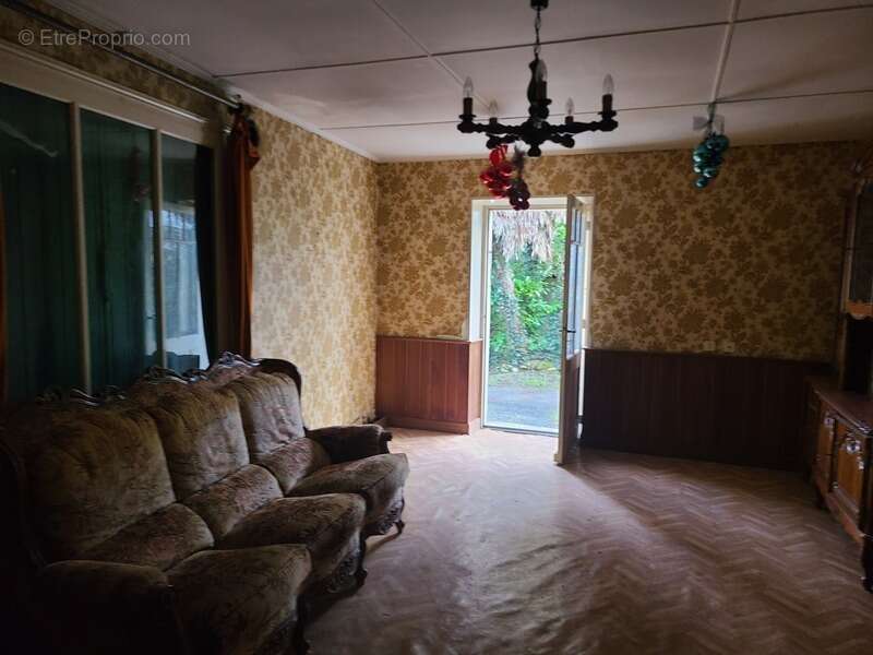Maison à rénover avec dépendances NACHAMPS (17) - photo 9