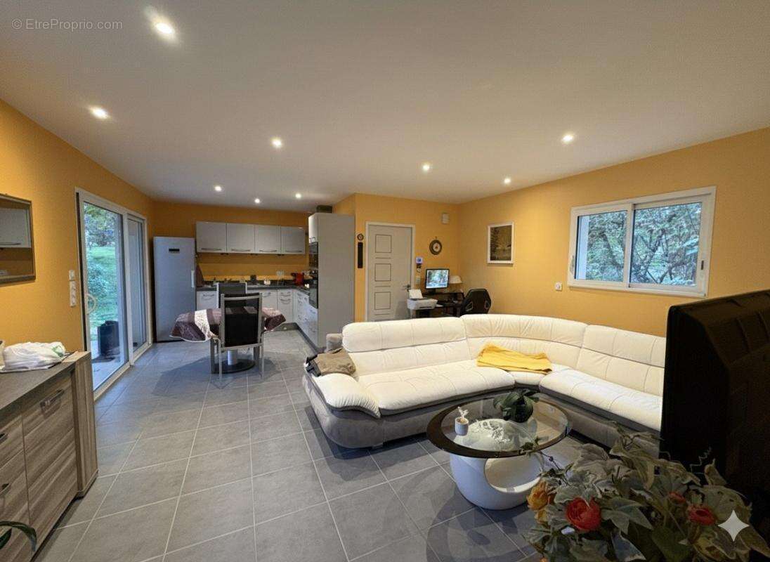 Maison à LISSAC-ET-MOURET