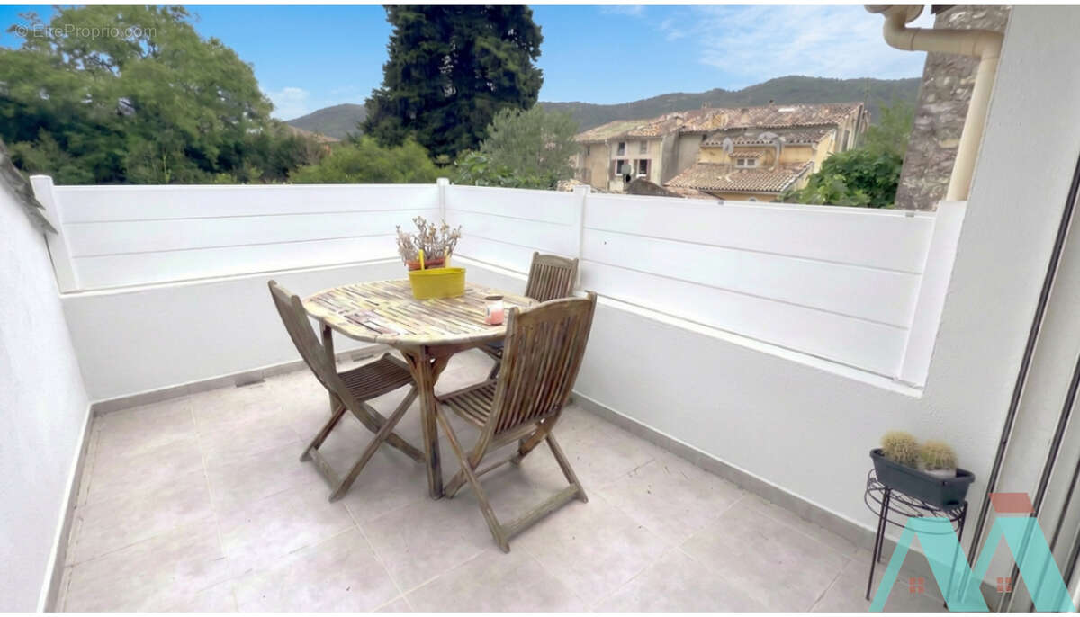 Appartement à SIGNES