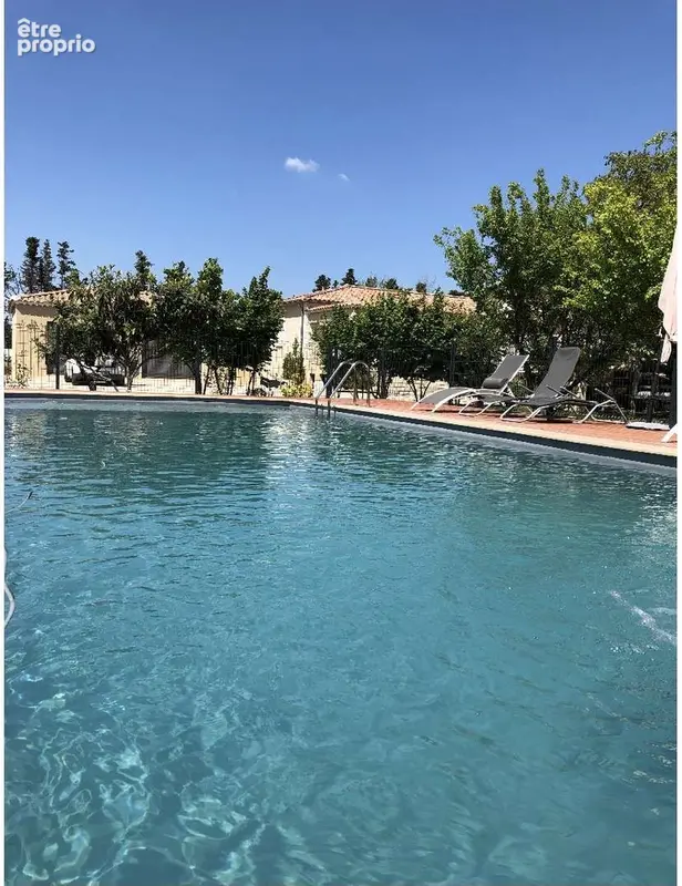 Villa avec piscine et dépendance aménagée sur 8000 m² de terrain clos et arboré. - photo 2