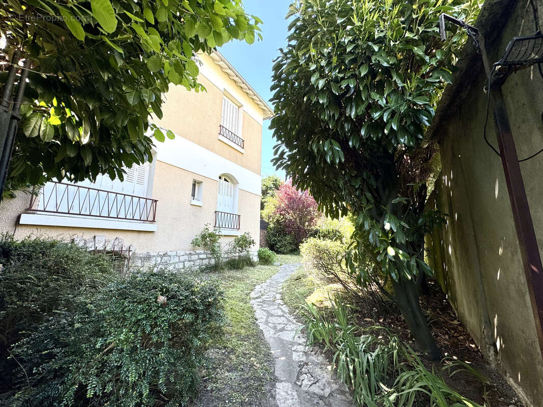 Maison à LE PERREUX-SUR-MARNE