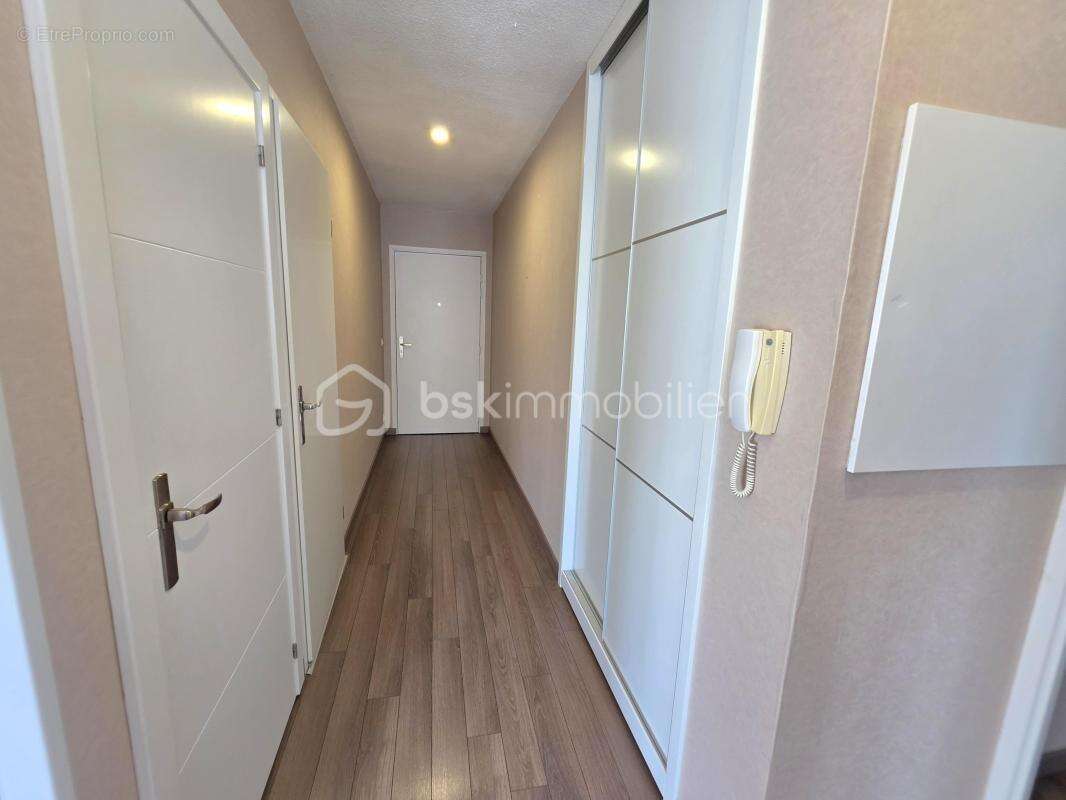 Appartement à VAUJOURS