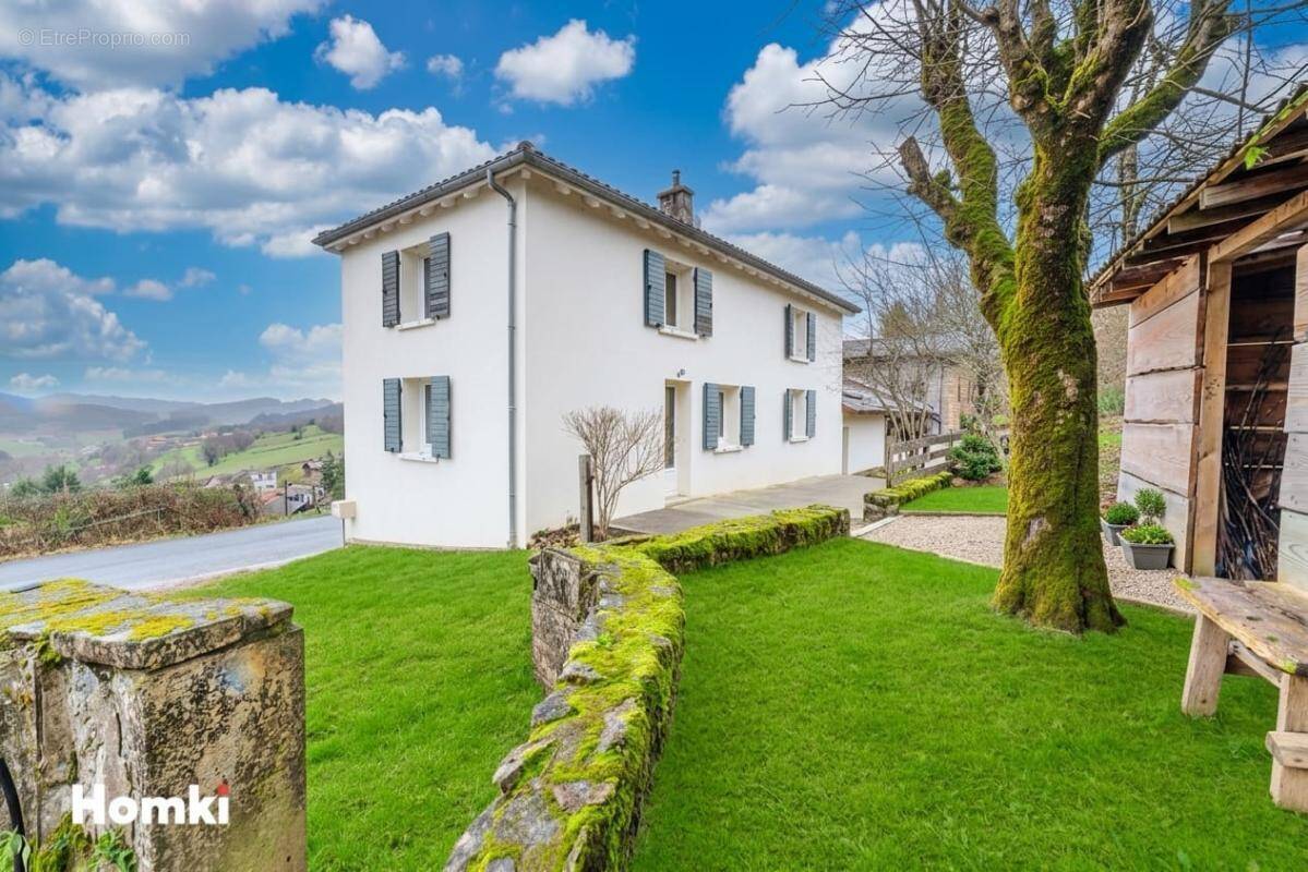 Maison à SAINT-CLEMENT-DE-VERS