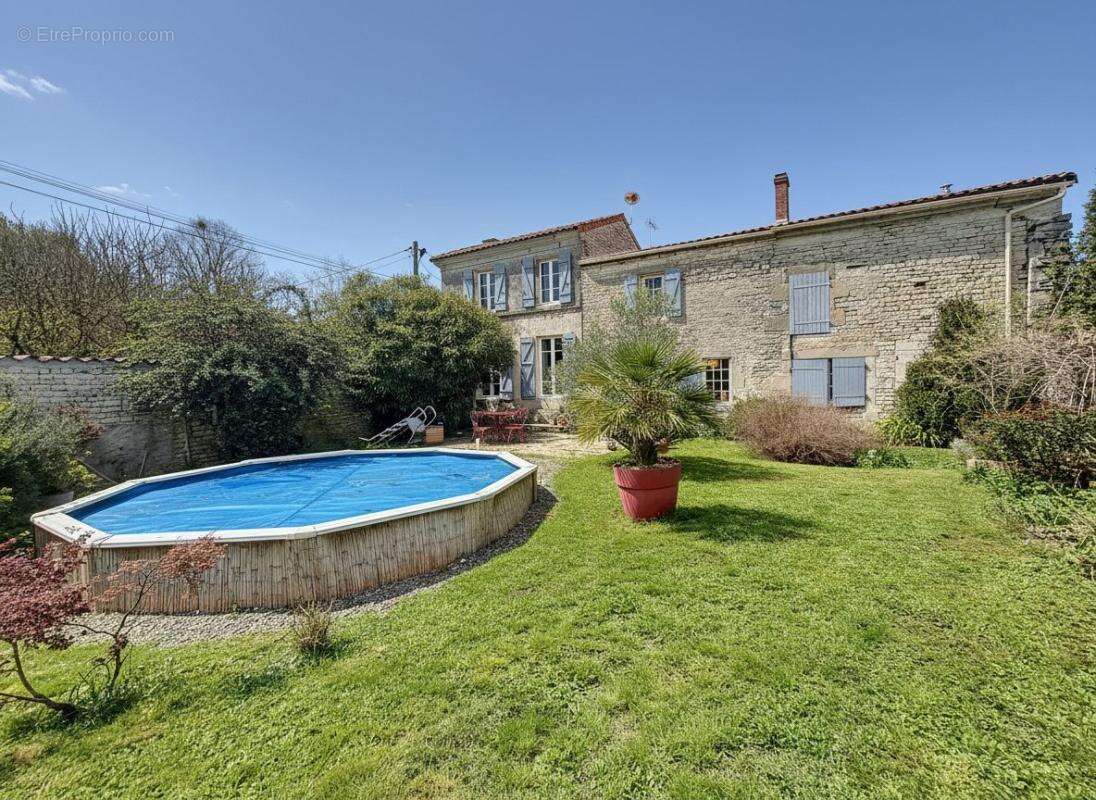 Maison en pierre à rafraichir - 2 chambres - jardin - photo 22