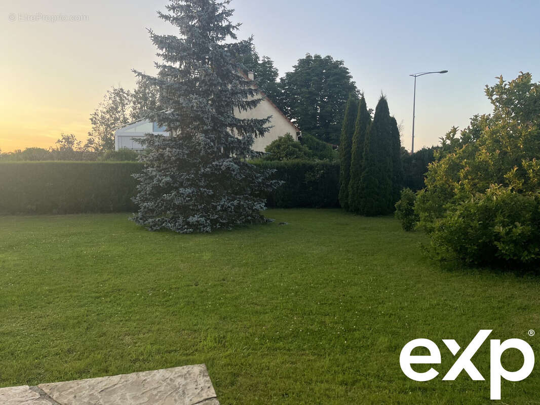 Maison à CHAVANNES-SUR-L'ETANG