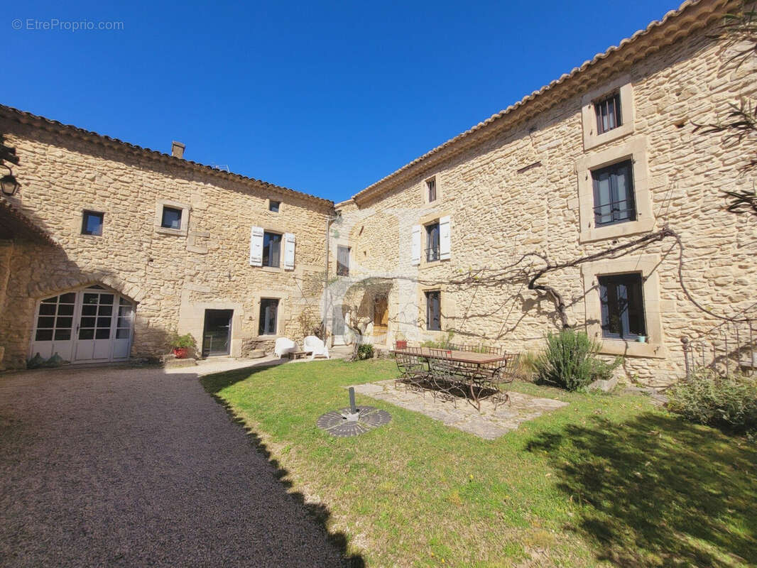 Maison 324 m² à Grignan  - photo 3