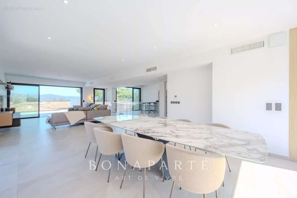 SAINT-TROPEZ GASSIN Exclusivité : Superbe villa-appartement en duplex avec vue mer exceptionnelle - photo 14