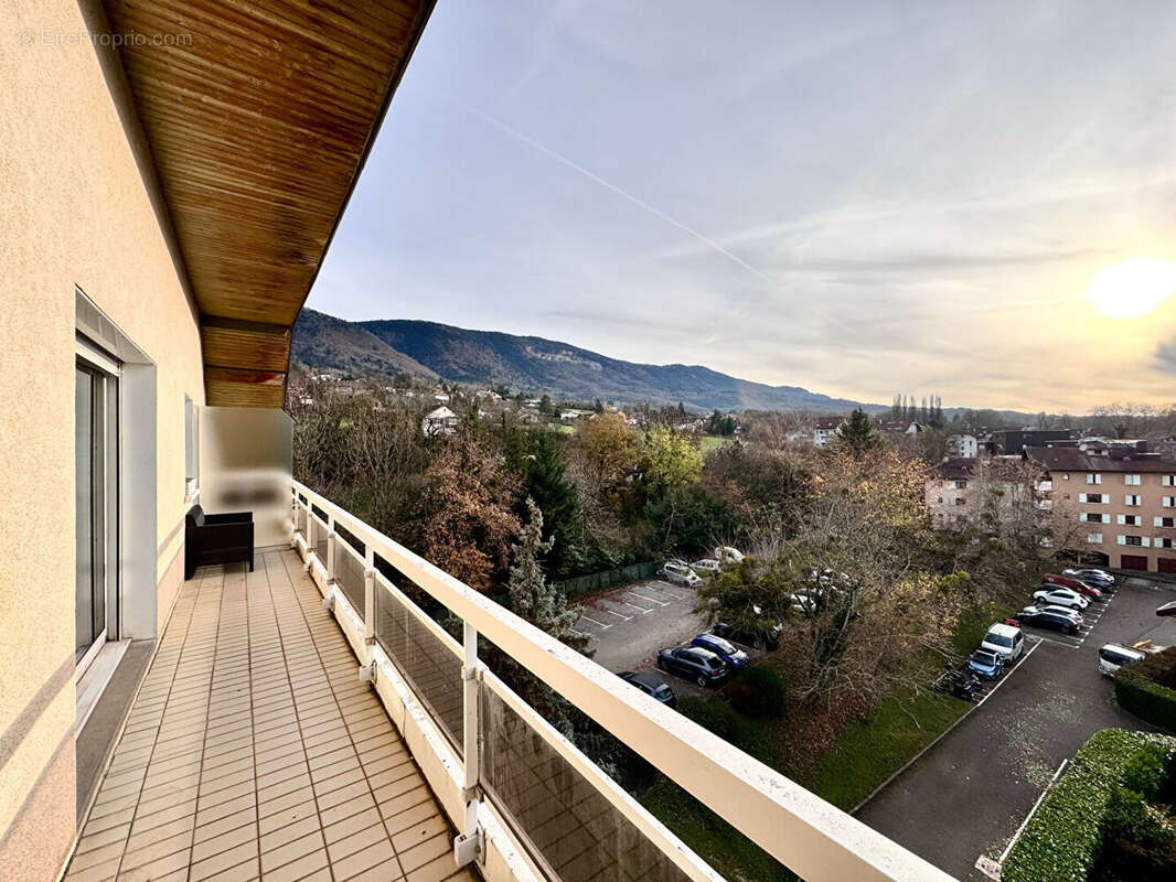 Appartement à COLLONGES-SOUS-SALEVE