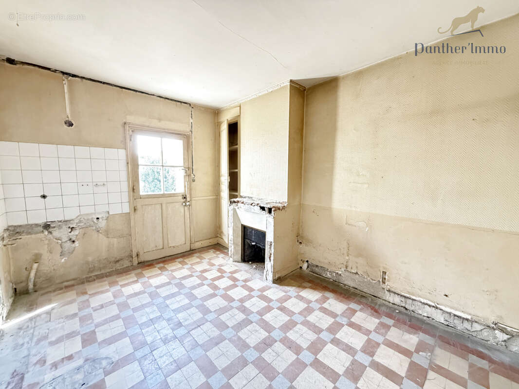 Maison ou atelier 60m2, Tours quartier Velpeau à rénover ou agrandir, terrain clos 181m2 - photo 3