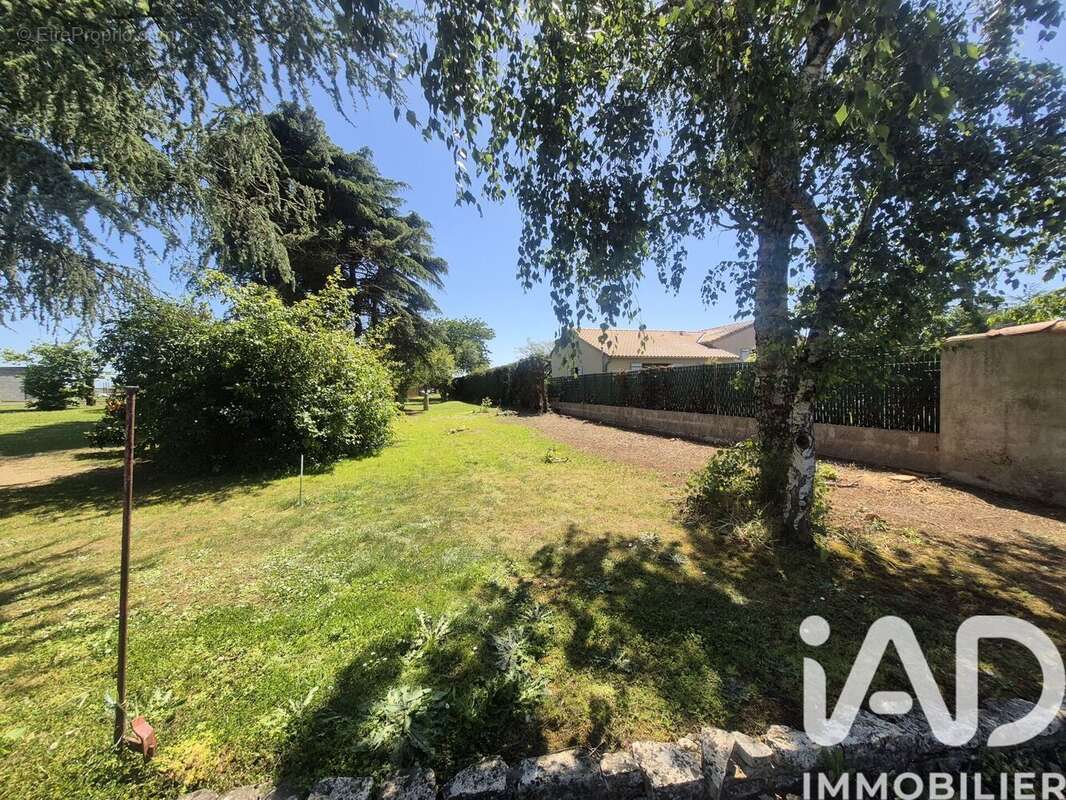 Maison 138 m² à Saint-Generoux  - photo 2
