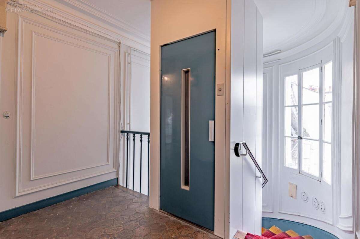 Appartement à PARIS-10E