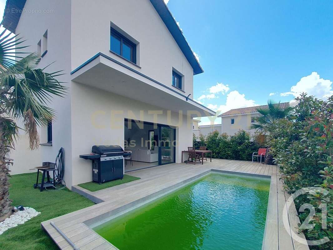 Maison à SAINT-BRES