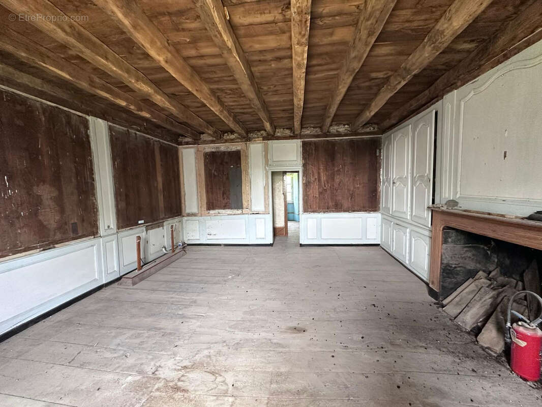 Maison à LACROIX-BARREZ