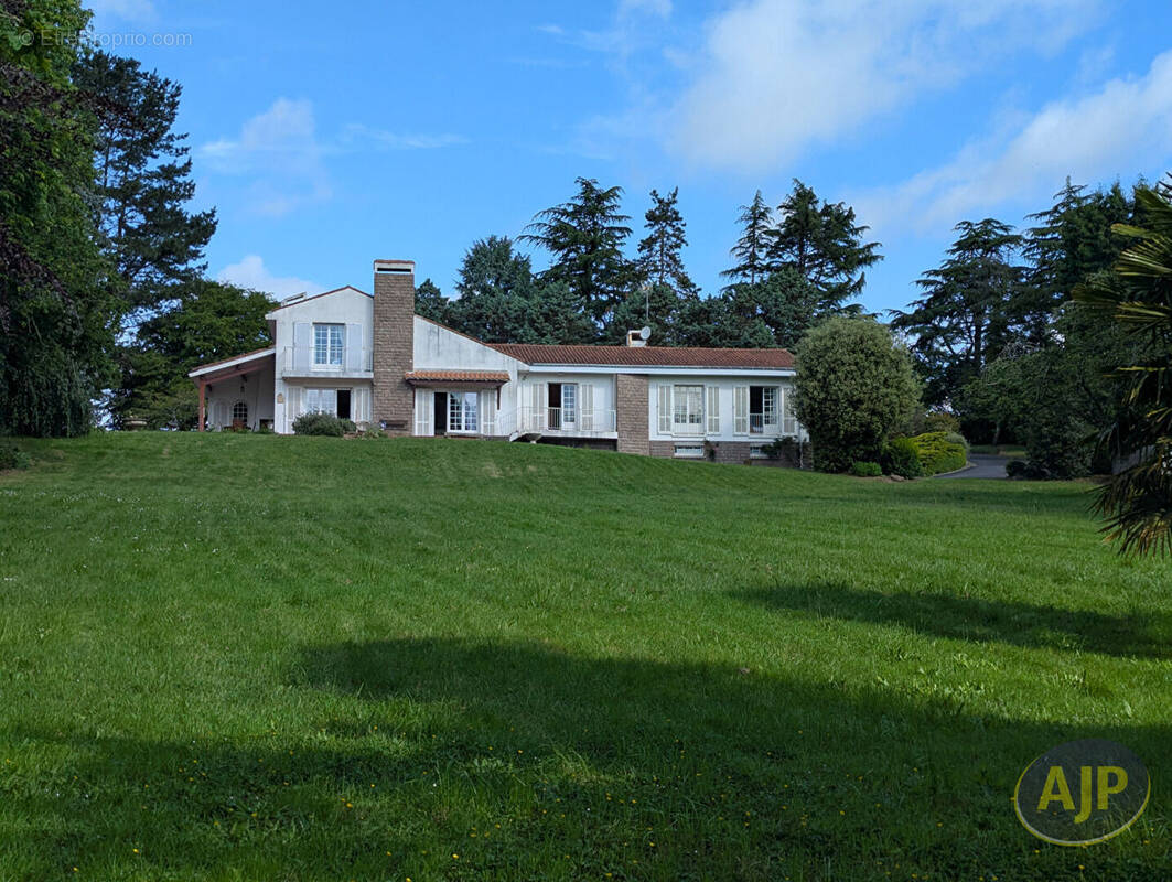 Maison à BOUSSAY