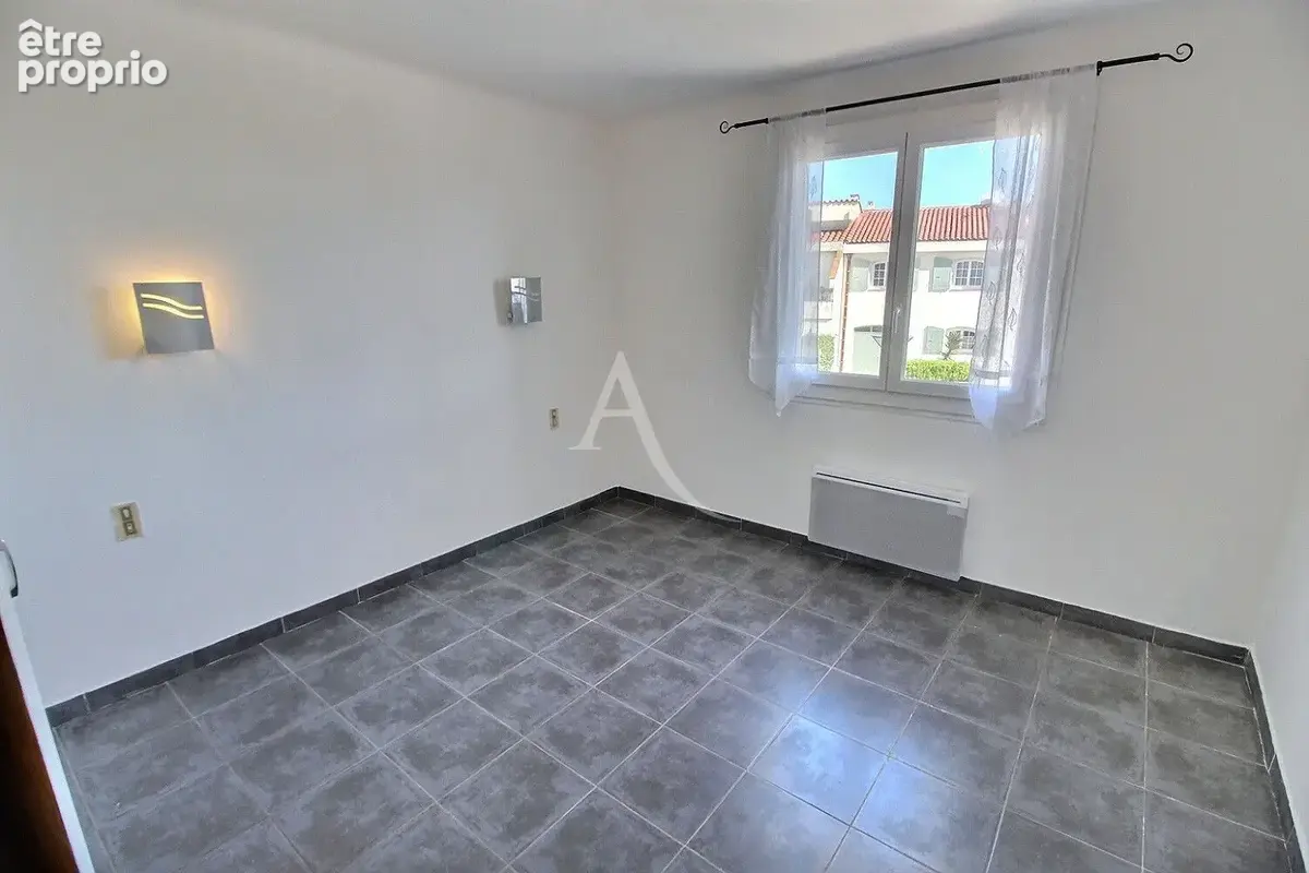 À vendre  ideal investisseur locatif villa 3 faces de 270 m² sur terrain de 390 m² - photo 17