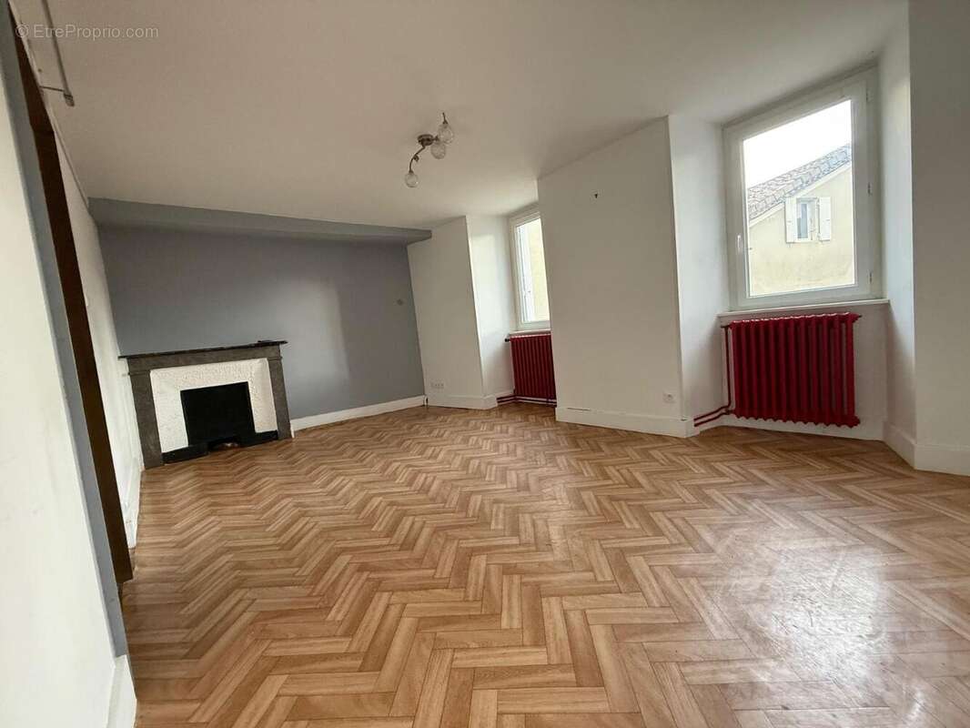   - Maison à ANTRAIGUES-SUR-VOLANE