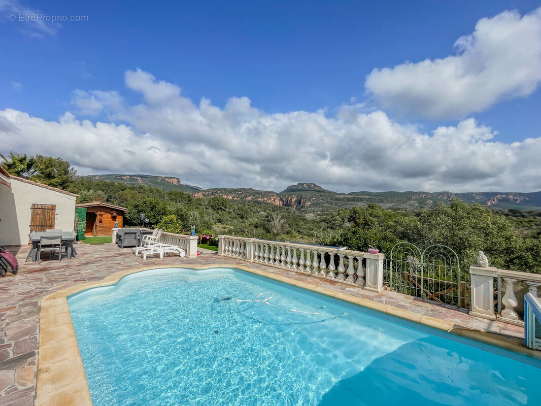 Autre à ROQUEBRUNE-SUR-ARGENS
