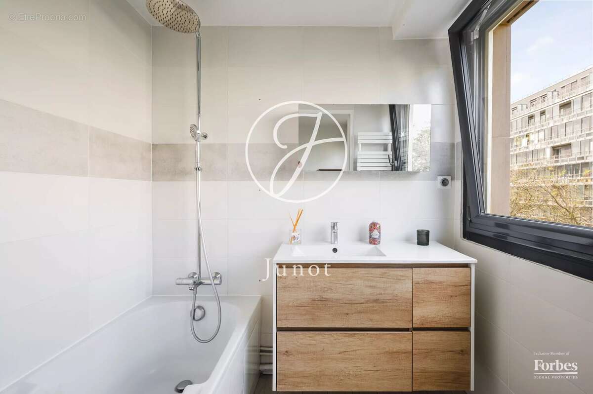 Paris 16e - AUTEUIL - Appartement - 5 pièces - 121,71m² Carrez - 3 chambres - balcon 6.25m² - photo 19