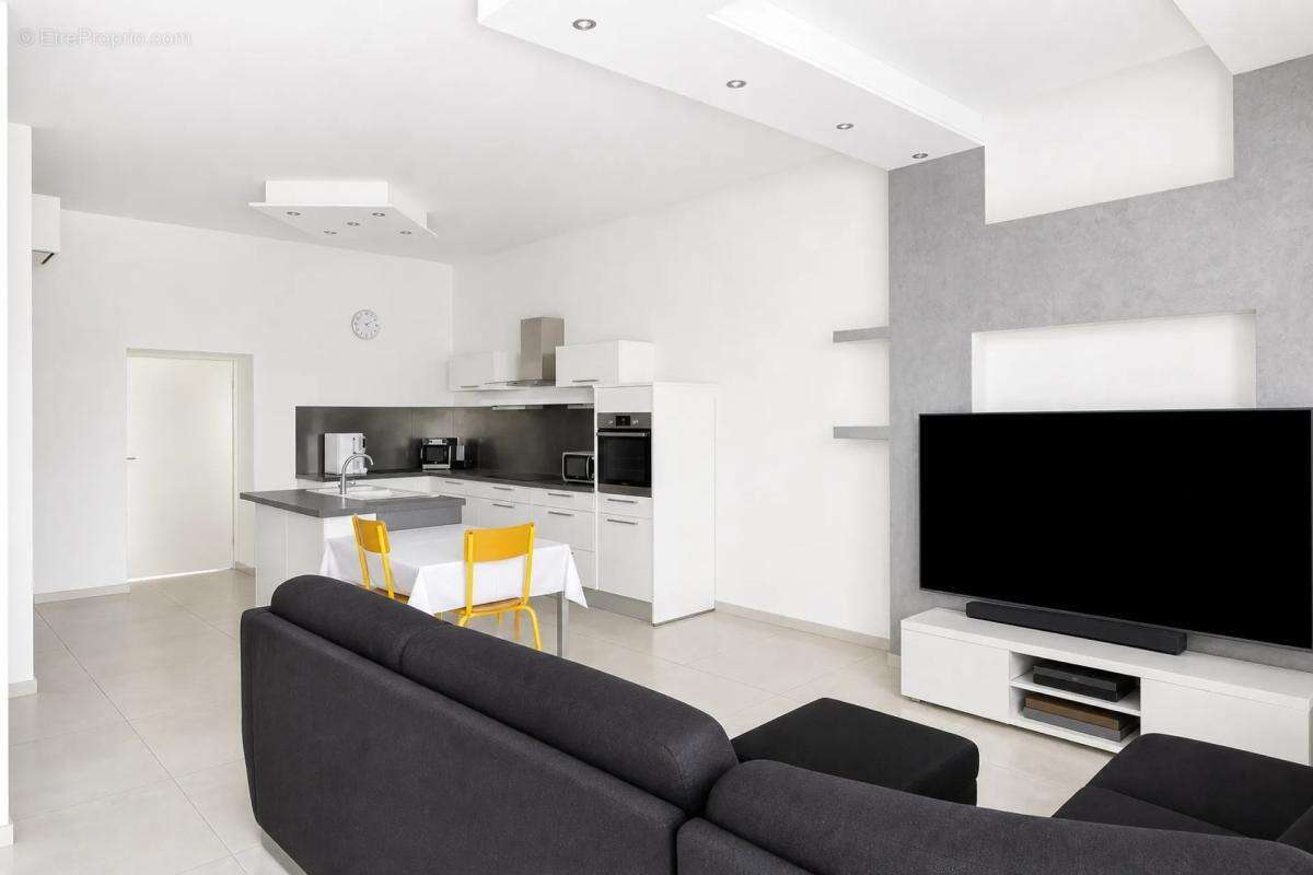 Ensemble immobilier loué à Wittenheim, 9 pièces - photo 2
