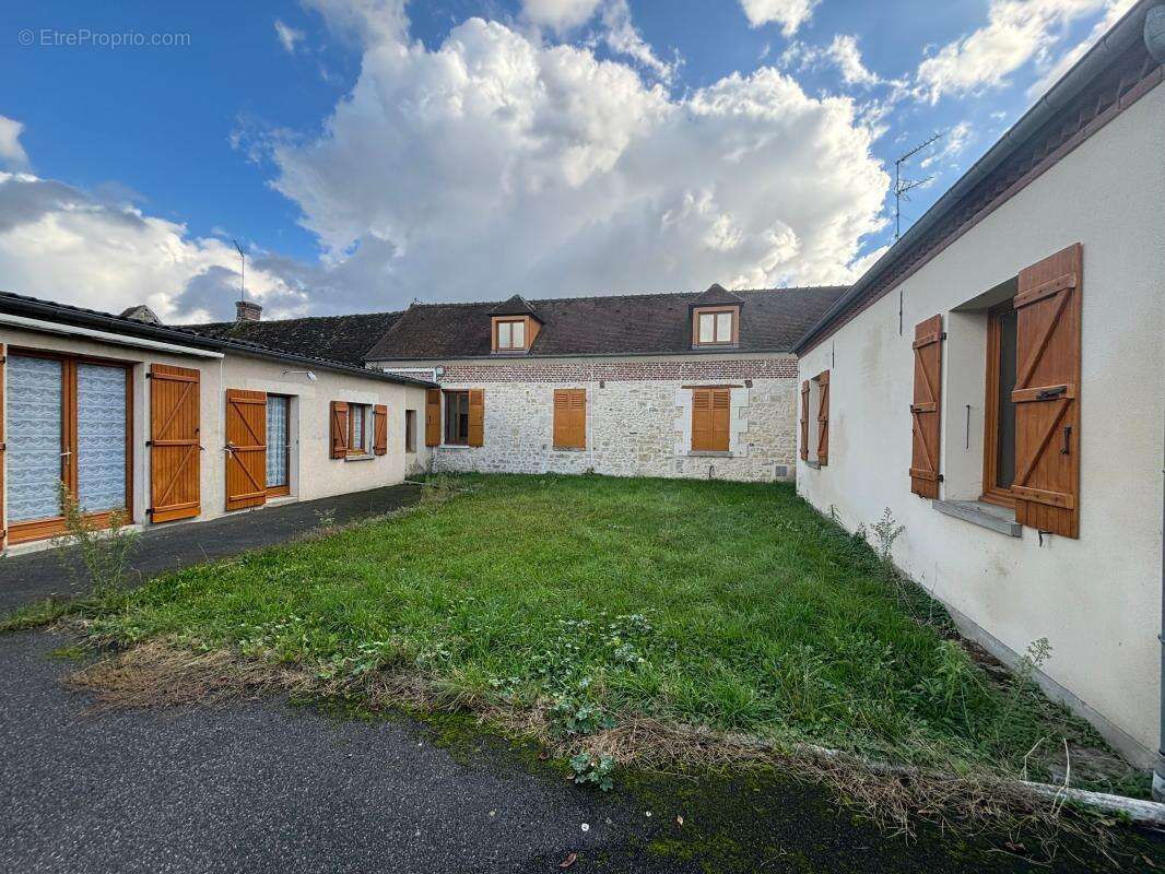 Appartement à LACROIX-SAINT-OUEN
